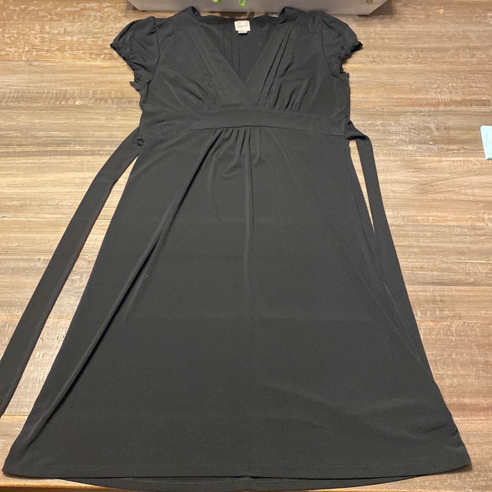 Merona black short sleeved dress. V-neck, tie in back size m